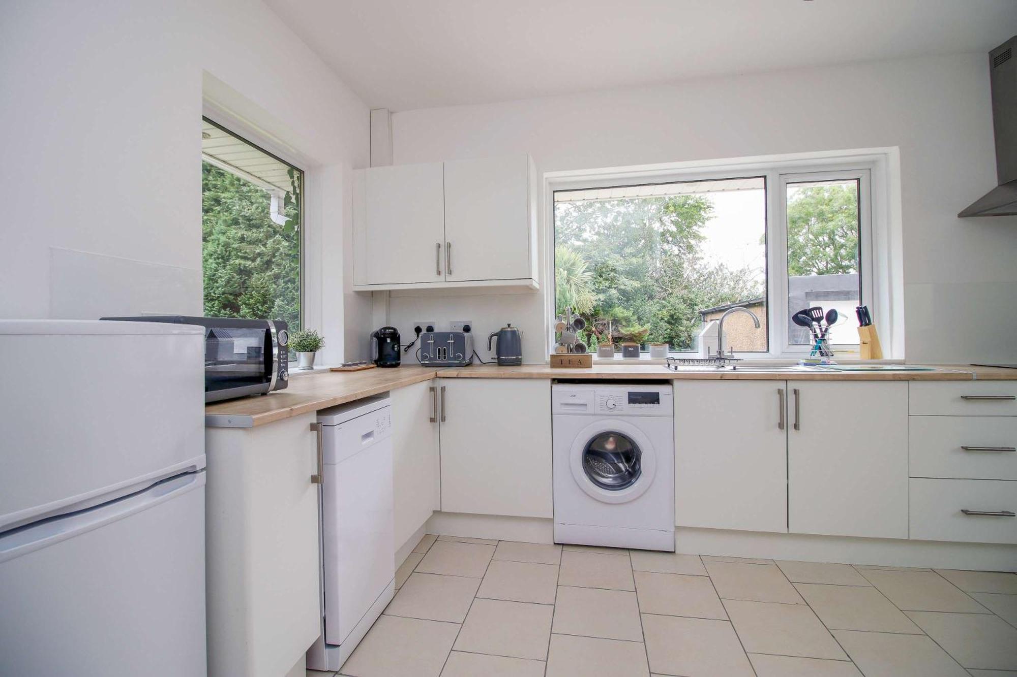 The Lockett Wonderful Large Bungalow Plympton, Plymouth Free Parking By Staystaycations Экстерьер фото